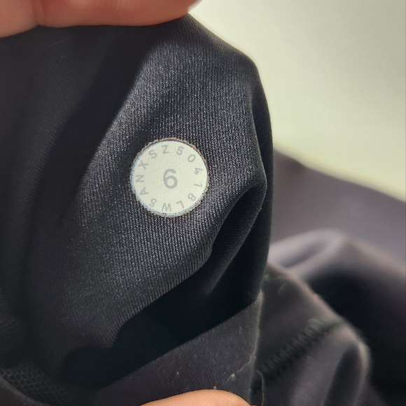 Lululemon black leggings size 6 - Picture 2 of 5